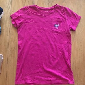 Short-sleeve pink Vineyard Vines T shirt.